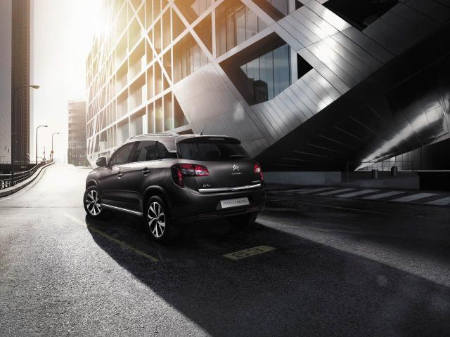 Citroen C4 Aircross odzadu